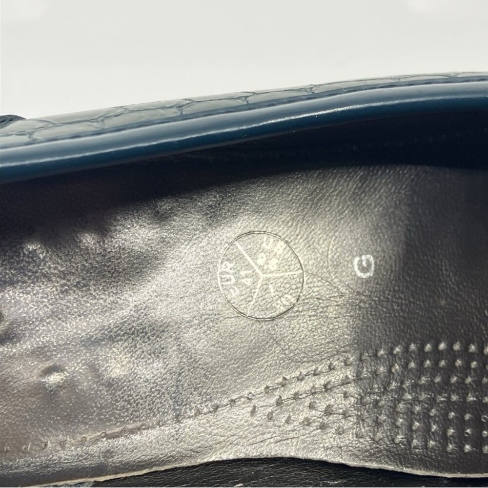 Elegant Green Crocodile Pattern Loafers - Picture 3 of 6
